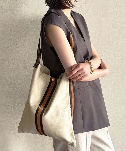 Noble（ノーブル）の「《WEB限定追加》N.Jam/エヌジャム オリジナルキャンバススモールバッグ 8(無地)（トートバッグ・レディース・アイボリー/カーキ・FREE）」の4枚目の写真