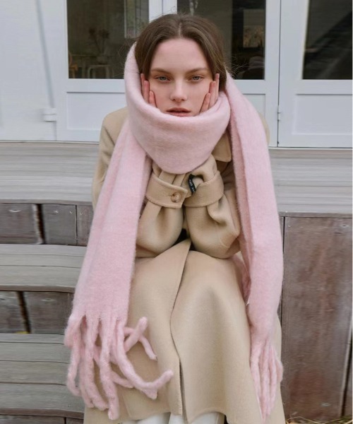 Per sist ence（パーシエンス）の「ボリュームフリンジマフラー（マフラー・レディース・ホワイト/グリーン/ピンク/ベージュ/オフホワイト/グレー/ブルー/ブラック/ライトピンク/ライトブルー・FREE）」の2枚目の写真