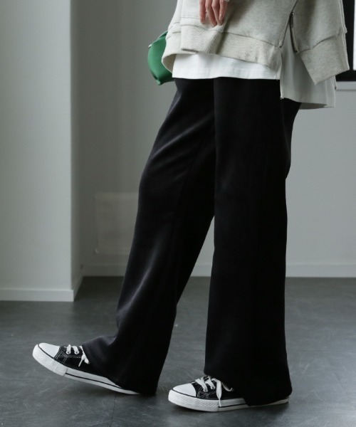 HUG.U(ハグユー)の「“温かフレア”裏起毛パンツ(その他パンツ・レディース・オリーブ/ブラック/ベージュ/ダークグレー/ピンク/ダークブラウン/ライトグレー/ネイビー/ブルー・トール丈/レギュラー丈)」の2枚目の写真