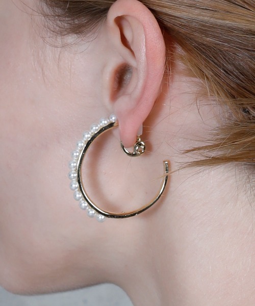 JewCas（ジュアキャス）の「JewCas サークル粒パールStarlit Pearls hoopピアス[JC4838]（ピアス（両耳用）・レディース・ゴールド・FREE）」の5枚目の写真