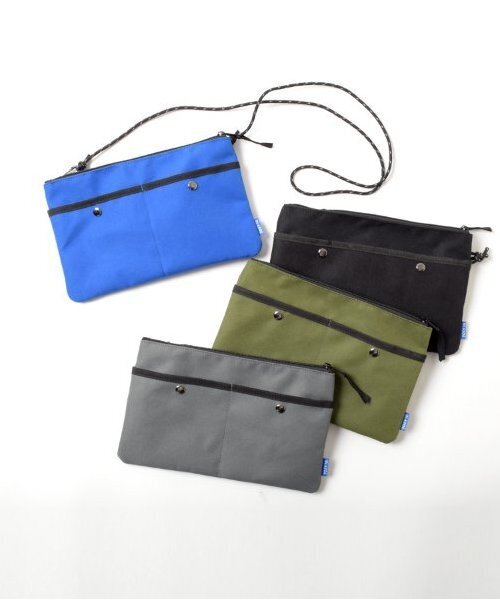 GLAZOS（グラソス）の「【大人向けサイズあり】カラビナ付きサコッシュ（ショルダーバッグ・キッズ・ブラック/ブルー/チャコールグレー/カーキ・フリー）」の11枚目の写真
