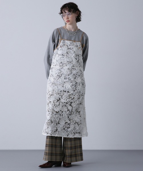 ROSE BUD(ローズバッド)の「2WAYエンブロイダリーレースワンピース(ワンピース・レディース・ブラック/ホワイト・ONE SIZE)」の2枚目の写真