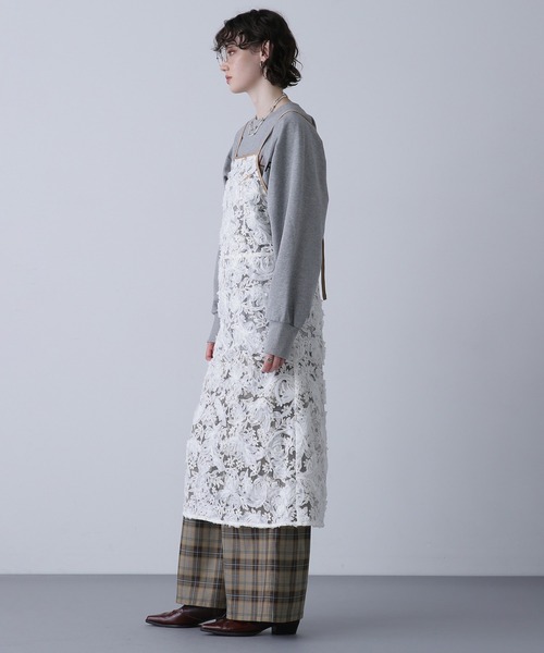 ROSE BUD(ローズバッド)の「2WAYエンブロイダリーレースワンピース(ワンピース・レディース・ブラック/ホワイト・ONE SIZE)」の4枚目の写真