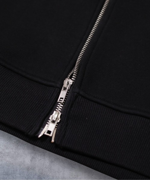 ATMARK(アットマーク)の「《2サイズ展開 / UNISEX 》ATMARKグラフィティロゴ リベット フルジップパーカー(パーカー・メンズ・ホワイト/ブラック・MEDIUM/LARGE)」の14枚目の写真