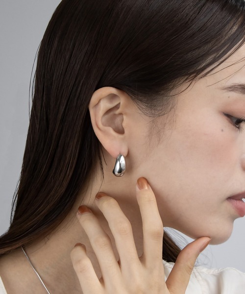 abaskdesign(アバスクデザイン)の「金属アレルギー対応 ドロップデザインピアス M(ピアス(両耳用)・レディース・ゴールド/シルバー・FREE)」の2枚目の写真