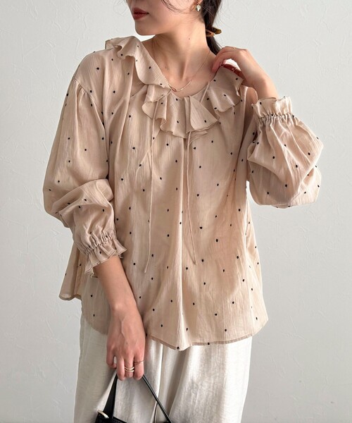fredy emue(フレディエミュ)の「ドット刺繍フリルカラーブラウス(シャツ/ブラウス・レディース・ベージュ系その他/ホワイト系その他/ブラック系その他/イエロー系その他・38)」の17枚目の写真