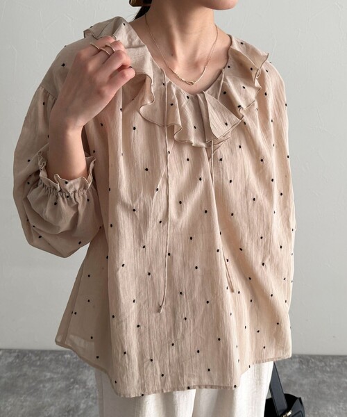 fredy emue(フレディエミュ)の「ドット刺繍フリルカラーブラウス(シャツ/ブラウス・レディース・ベージュ系その他/ホワイト系その他/ブラック系その他/イエロー系その他・38)」の18枚目の写真