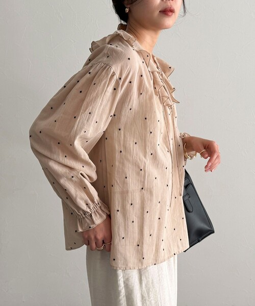 fredy emue(フレディエミュ)の「ドット刺繍フリルカラーブラウス(シャツ/ブラウス・レディース・ベージュ系その他/ホワイト系その他/ブラック系その他/イエロー系その他・38)」の21枚目の写真