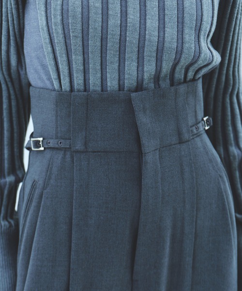 UNITED TOKYO（ユナイテッドトウキョウ）の「サイドベルトワイドパンツ｜セットアップ/ウォッシャブル/ストレッチ/春服（スラックス・レディース・グレー/ネイビー・1/2）」の5枚目の写真