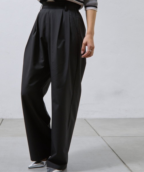 COLONY 2139(コロニートゥーワンスリーナイン)の「2タックスラックスパンツ(スラックス・レディース・ブラック/グレイッシュベージュ/グレー・SMALL/MEDIUM)」の2枚目の写真