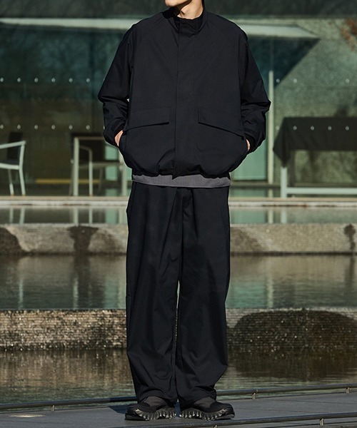 GOLDWIN（ゴールドウィン）の「Goldwin / ゴールドウィン：別注 DOUBLE WEAVE TUCK PANTS：ONLYARK-3-2502[PIE]（その他パンツ・メンズ・ブラック・3/2）」の5枚目の写真