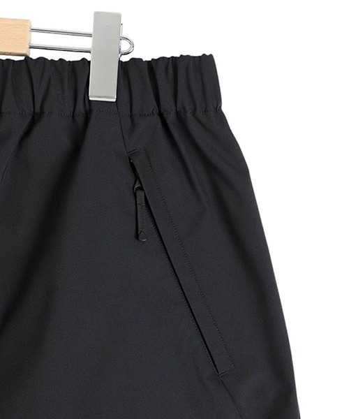 GOLDWIN（ゴールドウィン）の「Goldwin / ゴールドウィン：別注 DOUBLE WEAVE TUCK PANTS：ONLYARK-3-2502[PIE]（その他パンツ・メンズ・ブラック・3/2）」の10枚目の写真