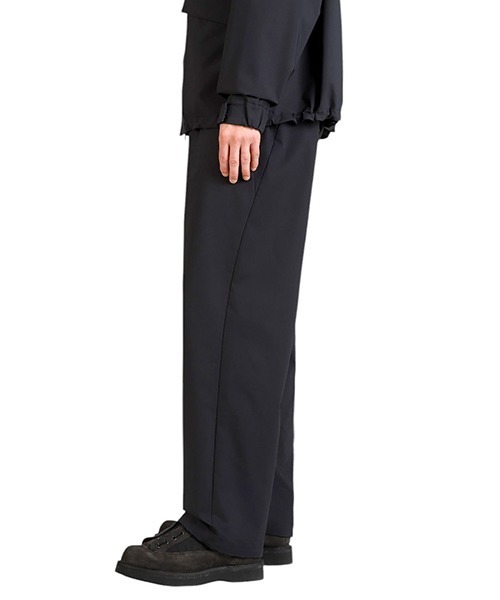 GOLDWIN（ゴールドウィン）の「Goldwin / ゴールドウィン：別注 DOUBLE WEAVE TUCK PANTS：ONLYARK-3-2502[PIE]（その他パンツ・メンズ・ブラック・3/2）」の15枚目の写真