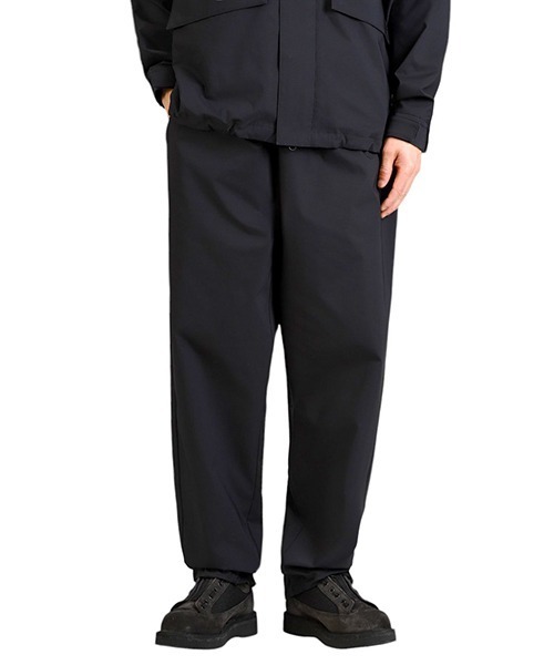 GOLDWIN（ゴールドウィン）の「Goldwin / ゴールドウィン：別注 DOUBLE WEAVE TUCK PANTS：ONLYARK-3-2502[PIE]（その他パンツ・メンズ・ブラック・3/2）」の17枚目の写真
