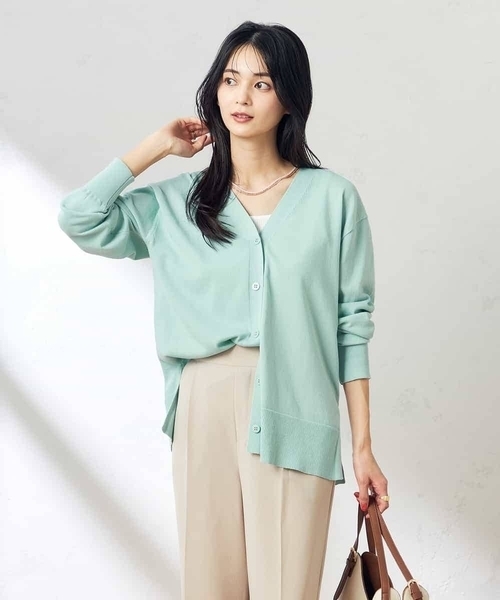a.v.v（アーヴェヴェ）の「Vネックミドル丈カーディガン（カーディガン/ボレロ・レディース・ベージュ/ミント・40/38）」の22枚目の写真