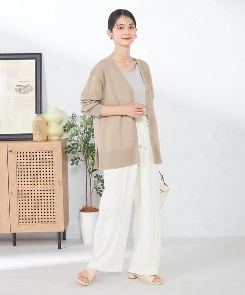 a.v.v（アーヴェヴェ）の「Vネックミドル丈カーディガン（カーディガン/ボレロ・レディース・ベージュ/ミント・40/38）」の12枚目の写真