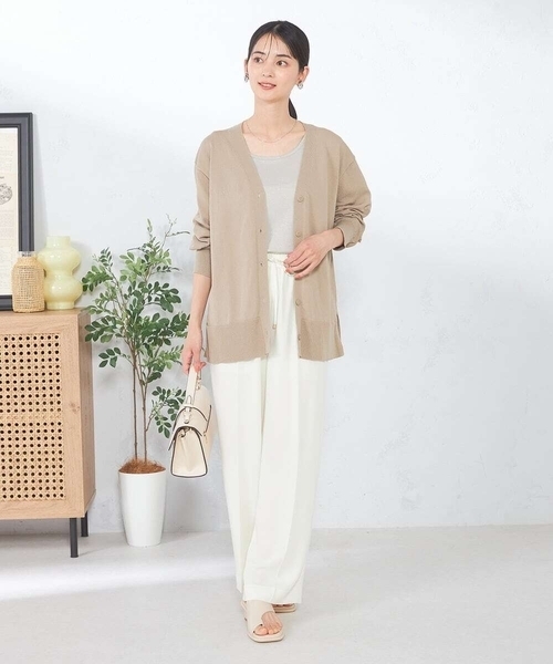 a.v.v（アーヴェヴェ）の「Vネックミドル丈カーディガン（カーディガン/ボレロ・レディース・ベージュ/ミント・40/38）」の11枚目の写真