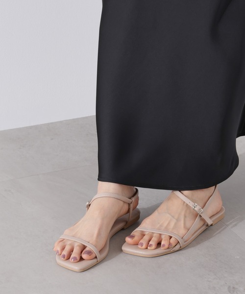 NANO universe（ナノユニバース）の「アンクルストラップフラットサンダル（サンダル・レディース・ベージュ/ブラック/シルバー・36/37/38）」の3枚目の写真