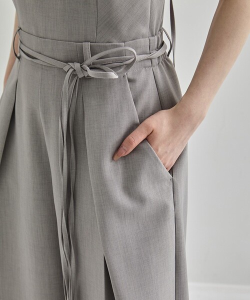 UNITED TOKYO(ユナイテッドトウキョウ)の「【完売間近!】Square Neck Jumpsuit|ウォッシャブル/防シワ(つなぎ/オールインワン・レディース・グレー/ブラック・1/2)」の11枚目の写真