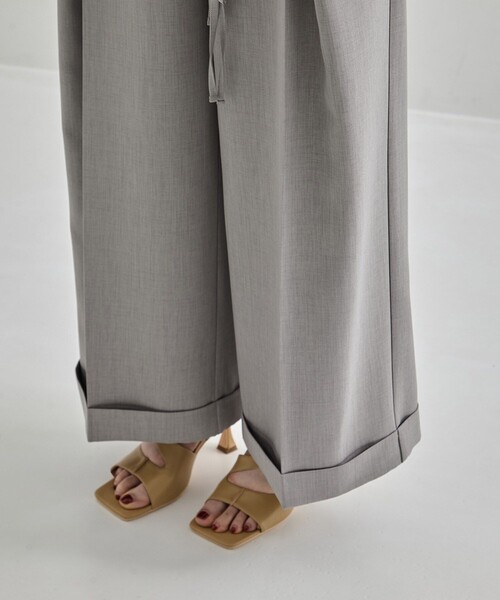 UNITED TOKYO(ユナイテッドトウキョウ)の「【完売間近!】Square Neck Jumpsuit|ウォッシャブル/防シワ(つなぎ/オールインワン・レディース・グレー/ブラック・1/2)」の12枚目の写真