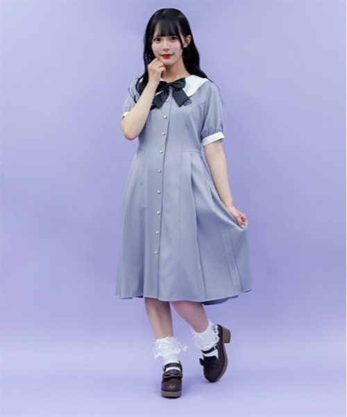 axes femme POETIQUE（アクシーズファムポエティック）の「ロゴ刺繍プリーツワンピース（ワンピース・レディース・ブラック/グレー/ピンク・MEDIUM）」の4枚目の写真