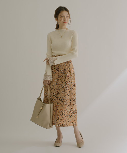 Jayro(ジャイロ)の「フロントボタン配色パイピング花柄スカート(スカート・レディース・ワイン/ベージュ・M)」の4枚目の写真