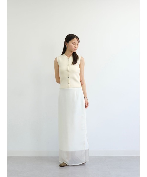 Reurie'（レウリィ）の「オリジナルシェルボタンニットベスト／original shellbutton knit vest ノースリーブ タンクトップ Vネック フロントボタン きれいめ シンプル モード レディライク オフィスカジュアル（ベスト・レディース・アイボリー/ブラック/グレイッシュベージュ・FREE）」の6枚目の写真