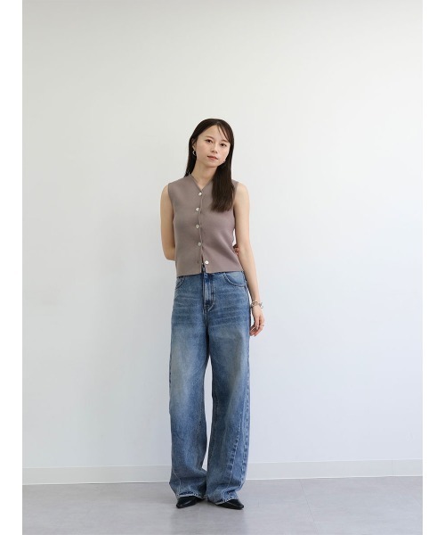 Reurie'（レウリィ）の「オリジナルシェルボタンニットベスト／original shellbutton knit vest ノースリーブ タンクトップ Vネック フロントボタン きれいめ シンプル モード レディライク オフィスカジュアル（ベスト・レディース・アイボリー/ブラック/グレイッシュベージュ・FREE）」の10枚目の写真