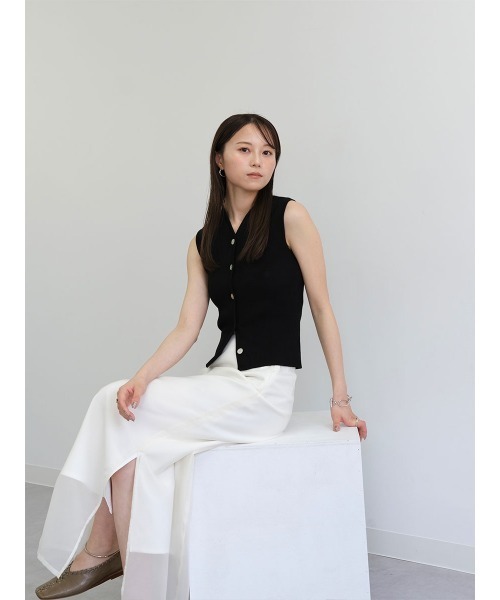 Reurie'（レウリィ）の「オリジナルシェルボタンニットベスト／original shellbutton knit vest ノースリーブ タンクトップ Vネック フロントボタン きれいめ シンプル モード レディライク オフィスカジュアル（ベスト・レディース・アイボリー/ブラック/グレイッシュベージュ・FREE）」の19枚目の写真