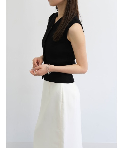 Reurie'（レウリィ）の「オリジナルシェルボタンニットベスト／original shellbutton knit vest ノースリーブ タンクトップ Vネック フロントボタン きれいめ シンプル モード レディライク オフィスカジュアル（ベスト・レディース・アイボリー/ブラック/グレイッシュベージュ・FREE）」の20枚目の写真