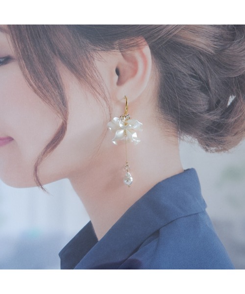 tone（トーン）の「【R】831 パールフラワーフックピアス(MA)（ピアス（両耳用）・レディース・ホワイト・FREE）」の8枚目の写真