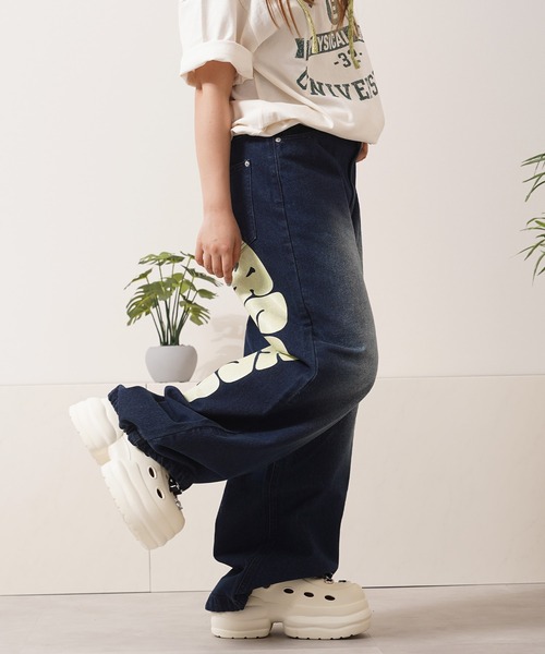 1111clothing（ワンフォークロージング）の「11.5ozデニム バックアーチロゴ ワイドデニムパンツ / 11.5oz Denim Back Arch Logo Wide Denim Pants（デニムパンツ・メンズ・ライトブルー/ブラック/インディゴブルー/ブルー系/ブラック系・M/L/XL）」の8枚目の写真