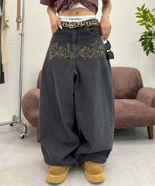 sedacle(セダクル)の「フロントロゴカーブデニム(デニムパンツ・メンズ・ブラック/ライトブルー・SMALL/MEDIUM/LARGE)」の1枚目の写真