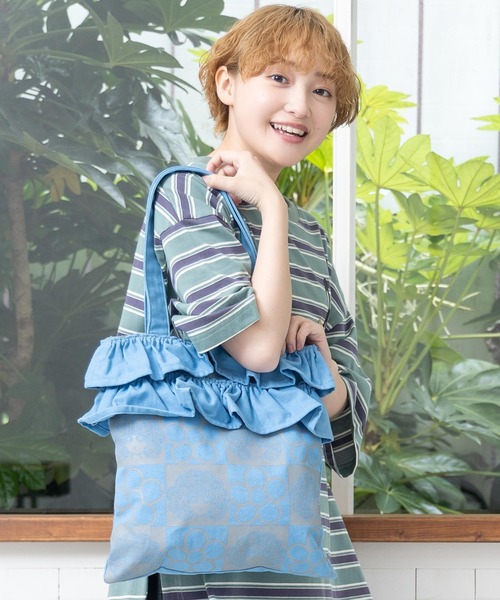 ScoLar(スカラー)の「652444:スカ子と花柄のフリルトートバッグ(トートバッグ・レディース・ブラック/ネイビー/サックスブルー・FREE)」の3枚目の写真