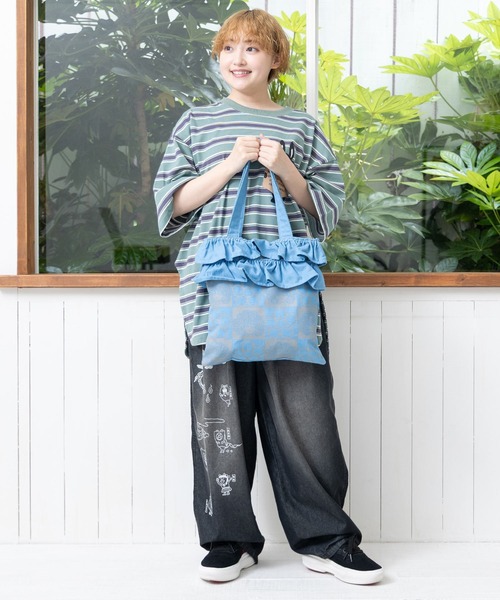 ScoLar(スカラー)の「652444:スカ子と花柄のフリルトートバッグ(トートバッグ・レディース・ブラック/ネイビー/サックスブルー・FREE)」の7枚目の写真