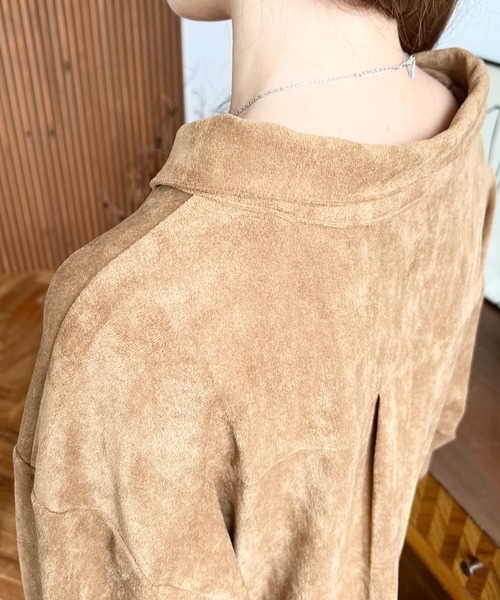 moment+(モーメントプラス)の「マルチウェイ長袖ルーズスエードシャツ(シャツ/ブラウス・レディース・ブラウン/キャメル/アイボリー・M)」の21枚目の写真