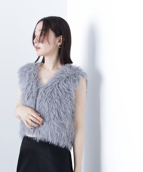 NATURAL BEAUTY BASIC（ナチュラルビューティーベーシック）の「◇シャギーニットベスト（ベスト・レディース・ベージュ/チャコールグレー・FREE）」の2枚目の写真