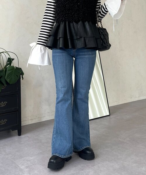 prose verse（プロズヴェール）の「【美脚見え】ロゴパッチ付きストレッチフレアデニム（デニムパンツ・レディース・ブルー/サックスブルー/ブラック/ブルー系その他・TL/SMALL/TM/MEDIUM/LARGE/PL/PS/PM）」の3枚目の写真