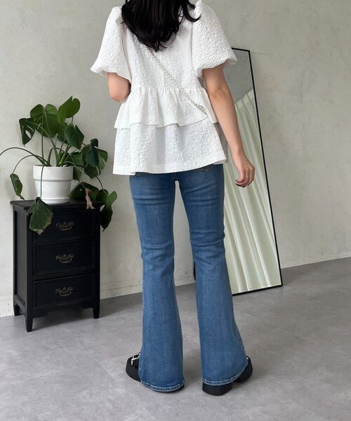 prose verse（プロズヴェール）の「【美脚見え】ロゴパッチ付きストレッチフレアデニム（デニムパンツ・レディース・ブルー/サックスブルー/ブラック/ブルー系その他・TL/SMALL/TM/MEDIUM/LARGE/PL/PS/PM）」の18枚目の写真