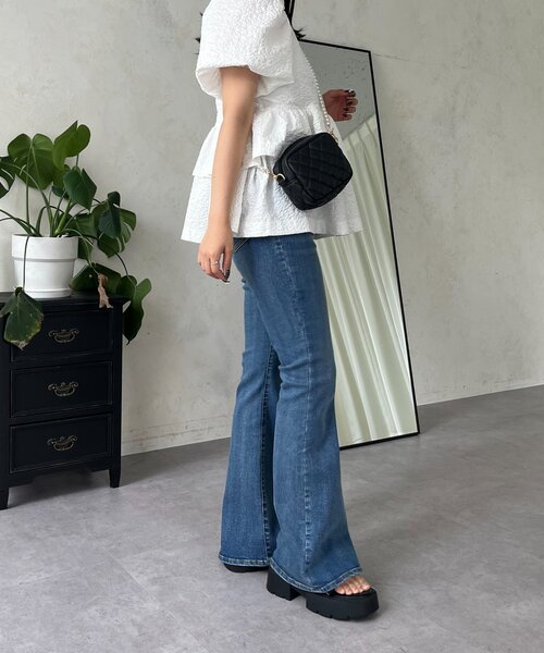 prose verse（プロズヴェール）の「【美脚見え】ロゴパッチ付きストレッチフレアデニム（デニムパンツ・レディース・ブルー/サックスブルー/ブラック/ブルー系その他・TL/SMALL/TM/MEDIUM/LARGE/PL/PS/PM）」の20枚目の写真