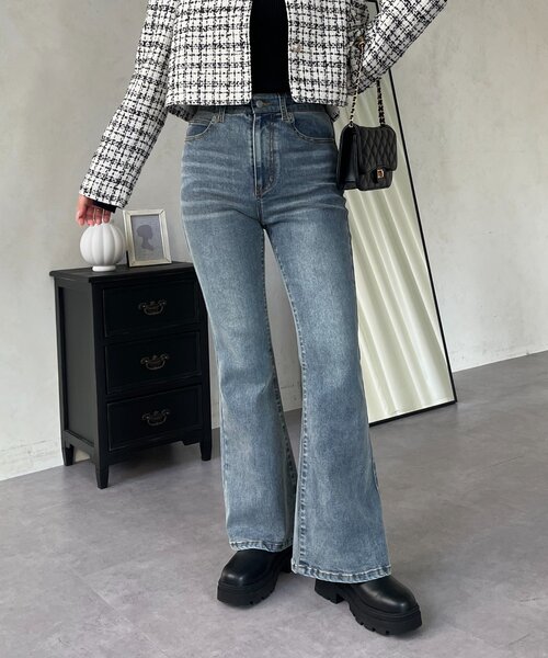 prose verse（プロズヴェール）の「【美脚見え】ロゴパッチ付きストレッチフレアデニム（デニムパンツ・レディース・ブルー/サックスブルー/ブラック/ブルー系その他・TL/SMALL/TM/MEDIUM/LARGE/PL/PS/PM）」の8枚目の写真