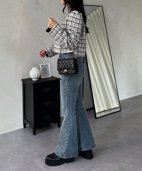 prose verse（プロズヴェール）の「【美脚見え】ロゴパッチ付きストレッチフレアデニム（デニムパンツ・レディース・ブルー/サックスブルー/ブラック/ブルー系その他・TL/SMALL/TM/MEDIUM/LARGE/PL/PS/PM）」の16枚目の写真