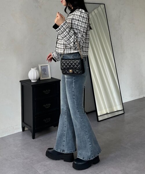 prose verse（プロズヴェール）の「【美脚見え】ロゴパッチ付きストレッチフレアデニム（デニムパンツ・レディース・ブルー/サックスブルー/ブラック/ブルー系その他・TL/SMALL/TM/MEDIUM/LARGE/PL/PS/PM）」の17枚目の写真