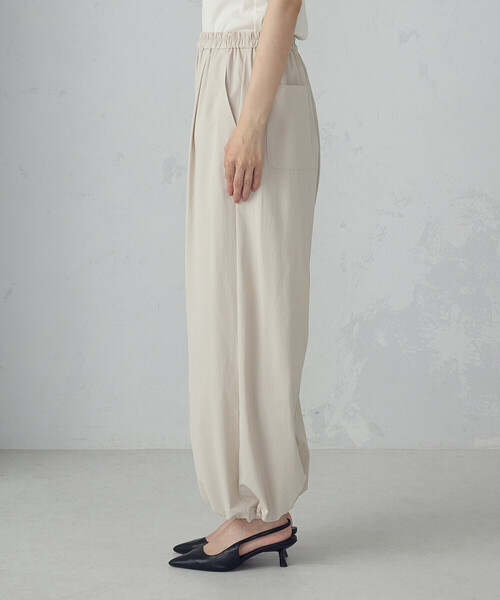 COMME CA ISM(コムサイズム)の「パラシュート パンツ(その他パンツ・レディース・ベージュ/ブラック・MEDIUM/LARGE)」の9枚目の写真