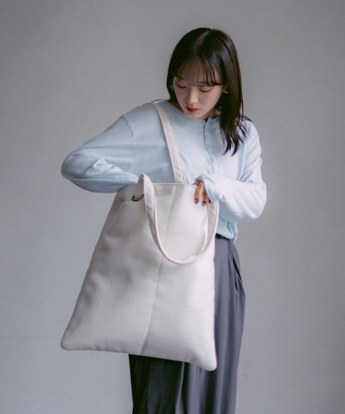 INTER FACTORY(インターファクトリー)の「2/9号室(かおこ&ひろと) - Filling Vertical Tote Bag / 中綿縦型トートバッグ(トートバッグ・メンズ・ダークブラウン/グリーン/ホワイト・FREE)」の5枚目の写真