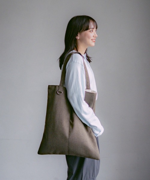 INTER FACTORY(インターファクトリー)の「2/9号室(かおこ&ひろと) - Filling Vertical Tote Bag / 中綿縦型トートバッグ(トートバッグ・メンズ・ダークブラウン/グリーン/ホワイト・FREE)」の10枚目の写真