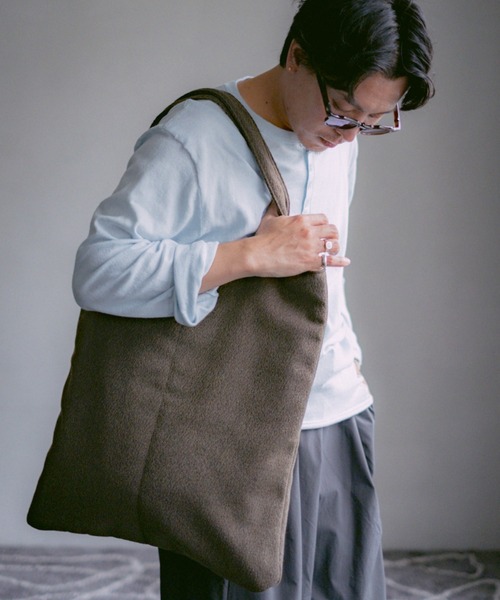INTER FACTORY(インターファクトリー)の「2/9号室(かおこ&ひろと) - Filling Vertical Tote Bag / 中綿縦型トートバッグ(トートバッグ・メンズ・ダークブラウン/グリーン/ホワイト・FREE)」の16枚目の写真