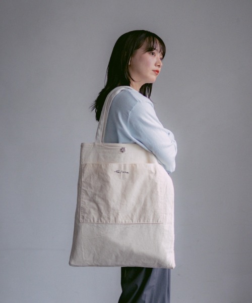 INTER FACTORY(インターファクトリー)の「2/9号室(かおこ&ひろと) - Filling Vertical Tote Bag / 中綿縦型トートバッグ(トートバッグ・メンズ・ダークブラウン/グリーン/ホワイト・FREE)」の6枚目の写真