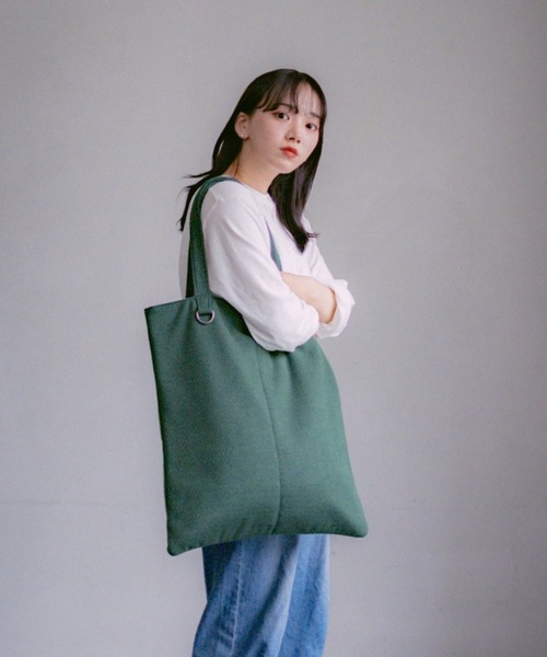 INTER FACTORY(インターファクトリー)の「2/9号室(かおこ&ひろと) - Filling Vertical Tote Bag / 中綿縦型トートバッグ(トートバッグ・メンズ・ダークブラウン/グリーン/ホワイト・FREE)」の18枚目の写真