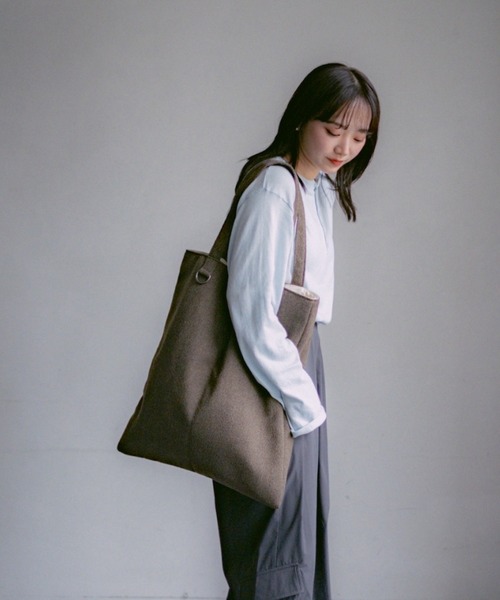 INTER FACTORY(インターファクトリー)の「2/9号室(かおこ&ひろと) - Filling Vertical Tote Bag / 中綿縦型トートバッグ(トートバッグ・メンズ・ダークブラウン/グリーン/ホワイト・FREE)」の11枚目の写真